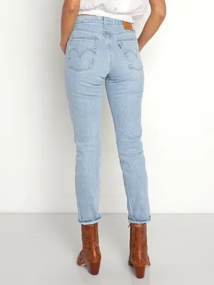 Levi's Premium Wedgie Icon Fit Jeans in Tango Light Wash Size 28 thumbnail 3