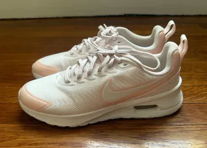 Women’s Nike Shoes thumbnail 1