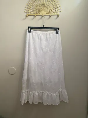 Pretty Girl White Floral Embroidered Ruffle Hem Skirt thumbnail 2