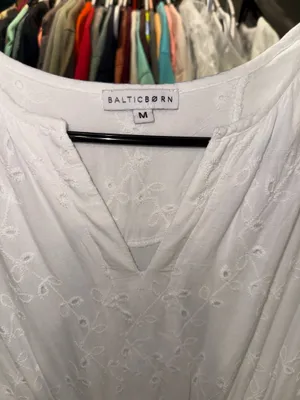 white maxi thumbnail 3