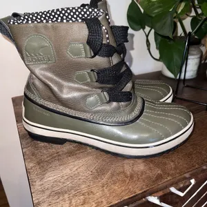 Sorel Out N About Olive Green Leather Duck Waterproof Boots Size Women's 9‎ EUC thumbnail 9