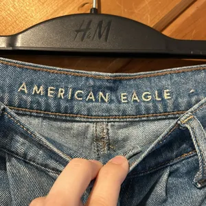 American Eagle mom shorts slouchy pleated denim stretch shorts thumbnail 3