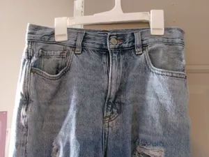 American Eagle Outfitters mom jean ripped distressed denim in light wash blue size 2. thumbnail 2