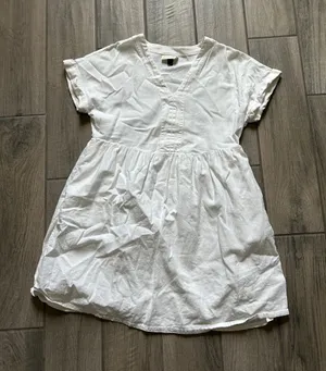Universal Threads White V-Neck Short Sleeve Casual Dress thumbnail 1