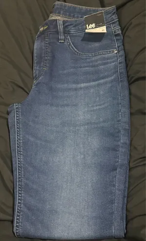 LEE Women's Fleece Lined Jeans Mid-Rise Straight Fit Size 8 Dazzle Me- NWT thumbnail 2