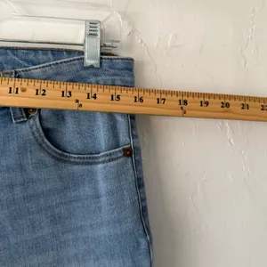 OAT New York Jeans Womens Size 10/30 Light Wash Denim Cropped‎ Raw Hem thumbnail 4