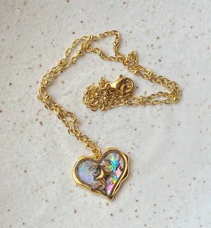 Handmade gold tone stainless steel heart sparkle shell necklace🐚⭐️🌀 thumbnail 7