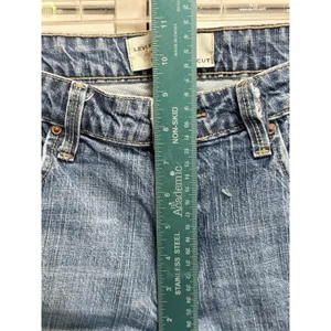 Levi's Misses Cutoff Denim Jean Shorts Med Wash Size 8 Mid Rise Raw Hem‎ Zip thumbnail 3
