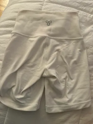 Aritzia tna biker shorts thumbnail 2