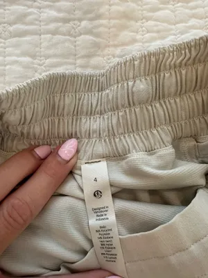 Lululemon Hotty Hot 2.5" Shorts thumbnail 2
