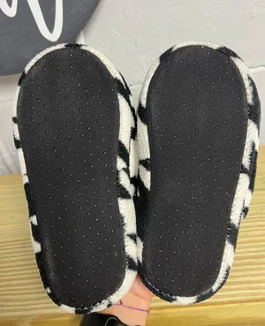 Women’s Slippers thumbnail 3