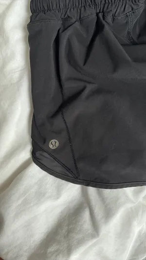 black lululemon high rise 4 inch hotty hot shorts thumbnail 3