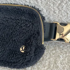 Lululemon Everywhere Fleece Black Belt Bag Gold Hardware Purse‎ thumbnail 7