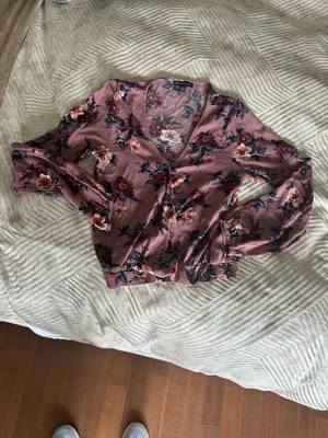 American Eagle Outfitters Mauve Pink Floral V-Neck Blouse thumbnail 2