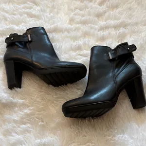 Metaphor Elegant Black Women's Ankle Boots thumbnail 2