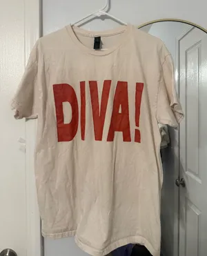 Oversized Graphic Tee Gildan “DIVA!” thumbnail 1