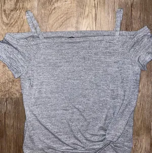 Off The Shoulder Top Size L thumbnail 2