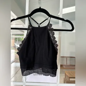 New with tags- Black high neck crochet lace bralette crop top thumbnail 3