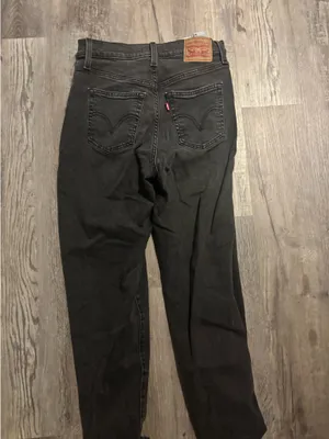Levi’s Mom Jeans High-Waisted thumbnail 2