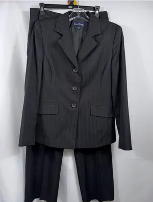 Evan-Picone Women’s Black Pinstripe 2-Piece Pant Suit Size 8 thumbnail 1