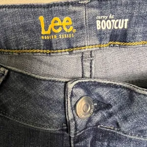 Lee Modern Series Curvy Fit Bootcut Jeans Medium Wash Blue Size‎ 12S Short thumbnail 10