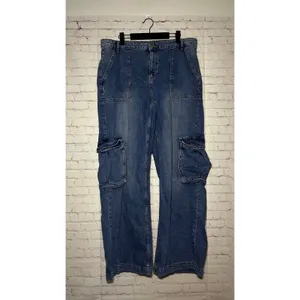 ON 34TH Cargo‎ Jeans Women Size 16 33 Light Wash Wide Leg Denim Pants thumbnail 2