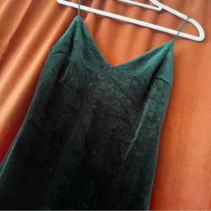 B. Smart Green Velvet Formal Dress thumbnail 2