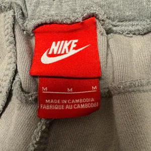 1904‎ | Nike Tech Fleece Slim Fit Tapered Jogger Pants Grey Women M thumbnail 5