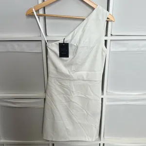 Michael Costello Ava Dress in Ivory thumbnail 4