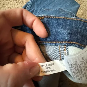 Madewell, size‎ 26, Slim Straight Jeans: Distressed Button-Front Edition thumbnail 14