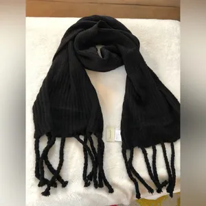New with tag Francesca’s knit scarf thumbnail 2