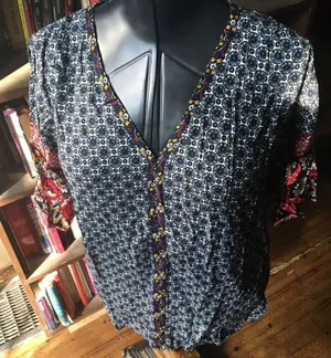 Weekend Suzanne Betro L Scandinavian v-neck blue and red blouse thumbnail 1