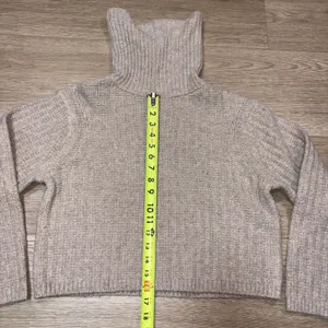 Universal Threads Women Cropped Tan Turtleneck Sweater Size Medium thumbnail 4
