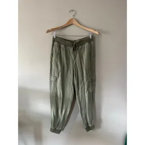 American Eagle Green Elastic Waist Cargo Joggers Size Small Short thumbnail 3