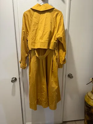 Elegant golden yellow piece by COS. Ideal for versatile styling. thumbnail 2