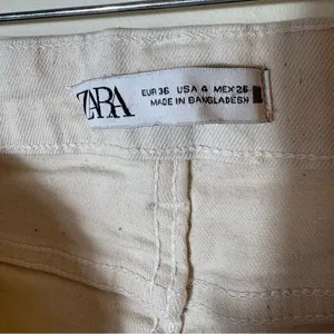 ZARA Off-White‎ High Rise Straight Leg Jeans Raw Hem Size 4 thumbnail 5