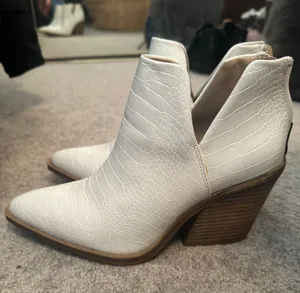 Boutique Booties White Size 7 thumbnail 2