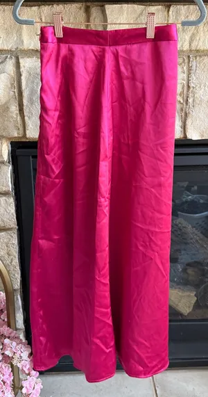 ⚜️ 3/$25 ⚜️ NWOT Lulus satin magenta pink skirt, size XS. thumbnail 1