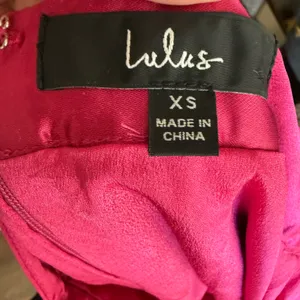 ⚜️ 3/$25 ⚜️ NWOT Lulus satin magenta pink skirt, size XS. thumbnail 4