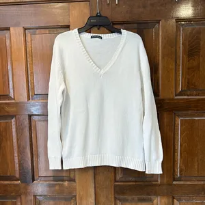 Brandy Melville‎ V Neck White Sweater 100% Cotton One Size Minimalist Top Shirt thumbnail 2