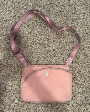 Lululemon bag thumbnail 1