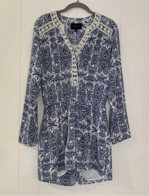 Romeo & Juliet Couture White & Blue Patterned Romper L thumbnail 2