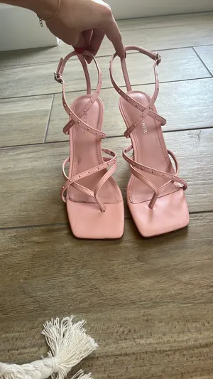 Marc Fisher Pink Heels thumbnail 2