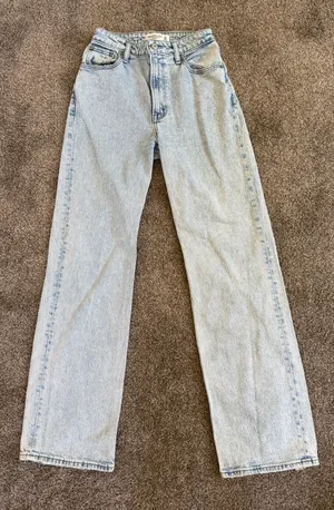 Abercrombie Curve Love 90s Relaxed Jean thumbnail 1