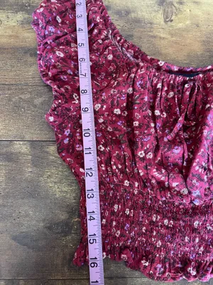 American Eagle Outfitters Red Floral Ditsy Blouse Sz Small Off-Shoulder Cropped thumbnail 10