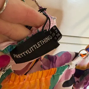 PrettyLittleThing Multicolor Abstract Midi Dress thumbnail 8