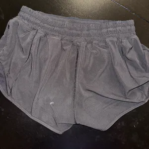 Lululemon 2.5” hotty hot shorts thumbnail 2