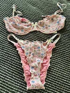Dippin' Daisy's Bikini thumbnail 1