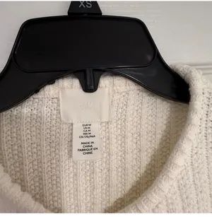 H&M Cream Textured Short-Sleeve Knit Cardigan with Gold Buttons – Size M 🤍 thumbnail 6