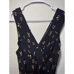 Realisation Par The Inez Black Strawberry Silk Floral Midi Dress V-Neck Size L thumbnail 3